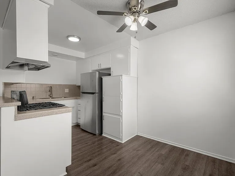 814 Victor Ave — Photo 8