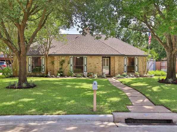 15835 Mesa Gardens Dr, Houston, TX 77095