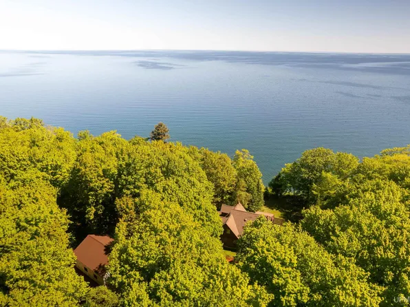 N9230 Shore Dr, Au Train, MI 49806