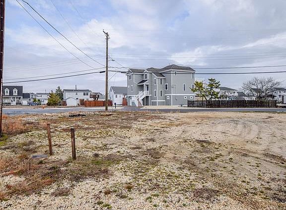 2nd image of 18 Jeri Ann Dr