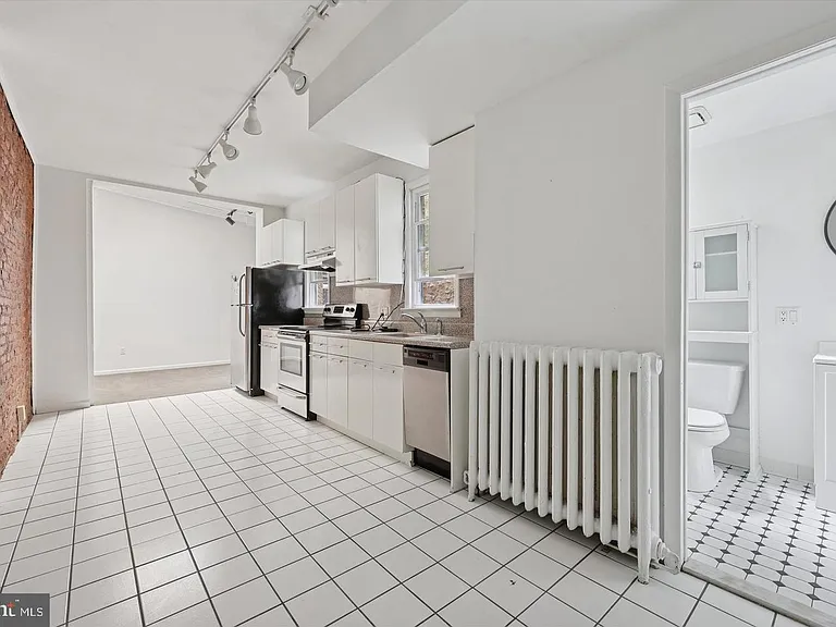 4355 Main St #2 — Photo 3