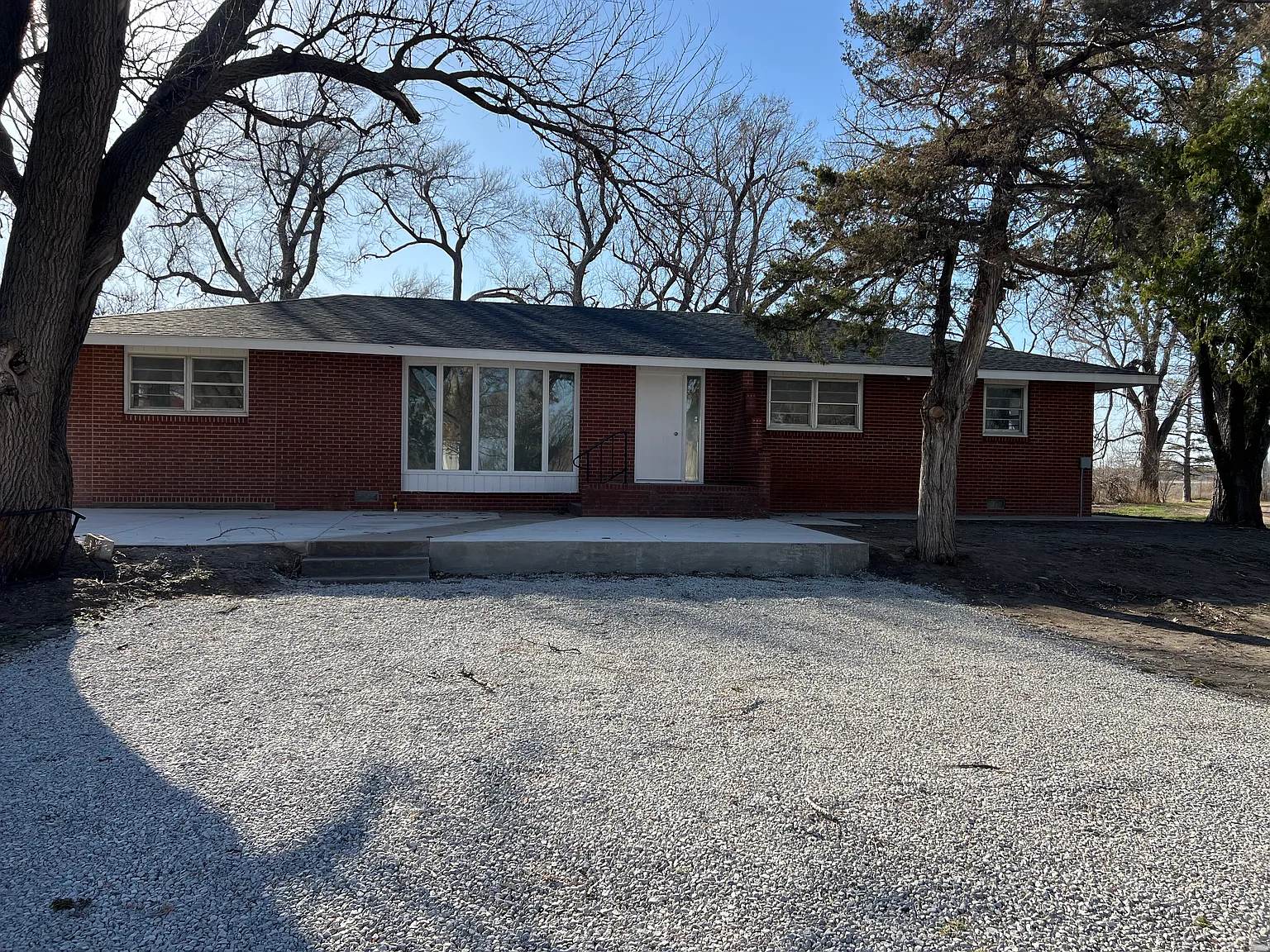 4 bed, 1701 sqft, $1,900 — Photo 1