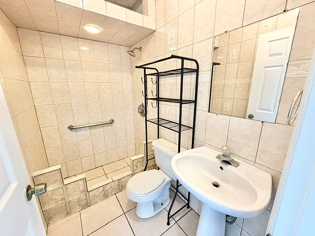1084 Shepherd Ave #B — Photo 5