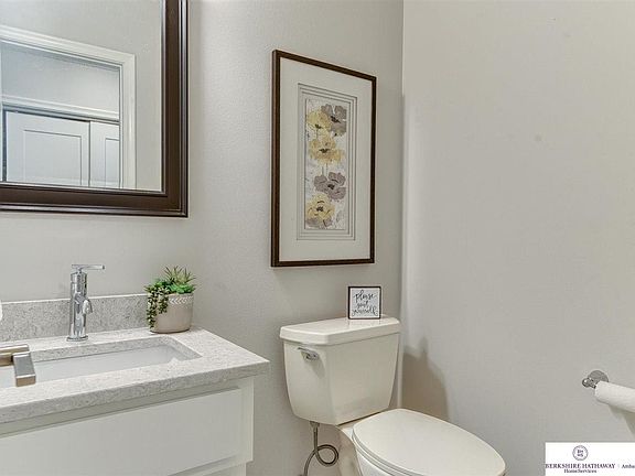 4th image of 21265 Edgevale Cir