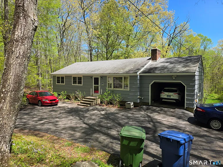 708 E Pond Meadow Rd — Photo 2