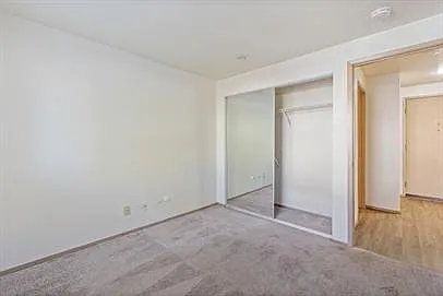 Stone Court Apartments — Photo 32