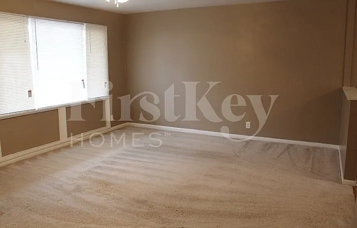 3 bed, 1.5 bath, 1040 sqft, $1,470 — Photo 3