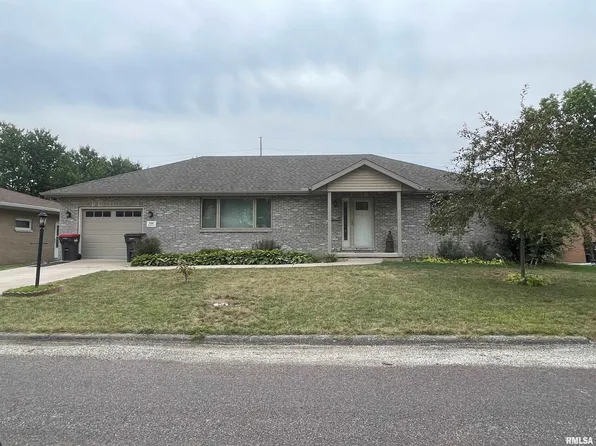 306 Delshire Ave, Pekin, IL 61554