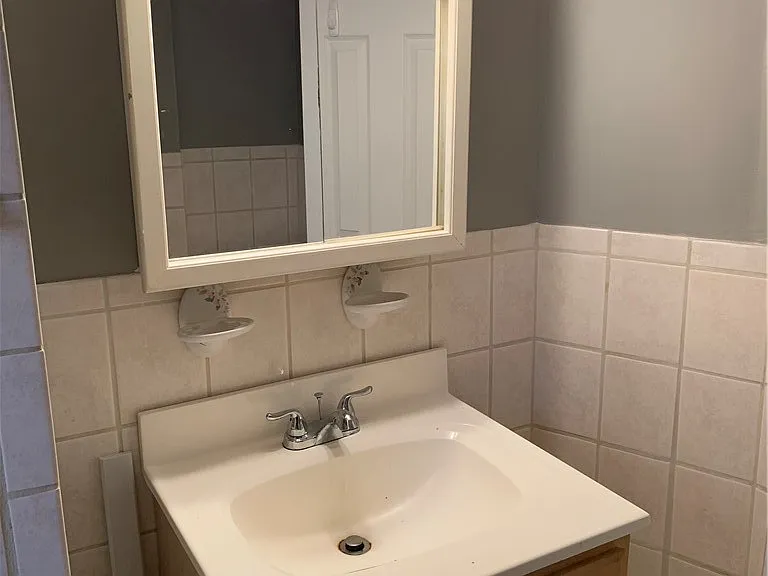 160 Hazelwood Ave — Photo 17
