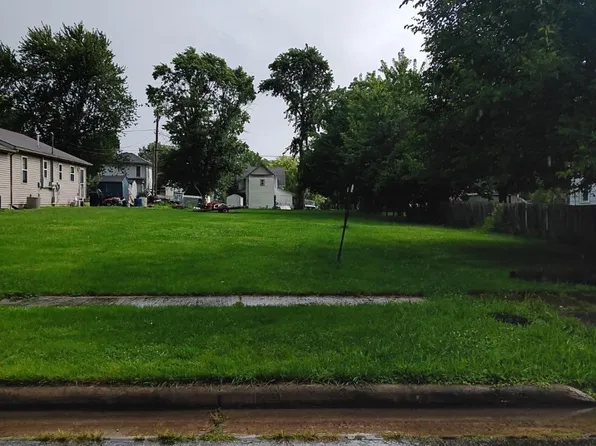 607 N Pleasant St, Willard, OH 44890