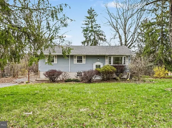 6085 Cherry Hill Rd, Harrisburg, PA 17111