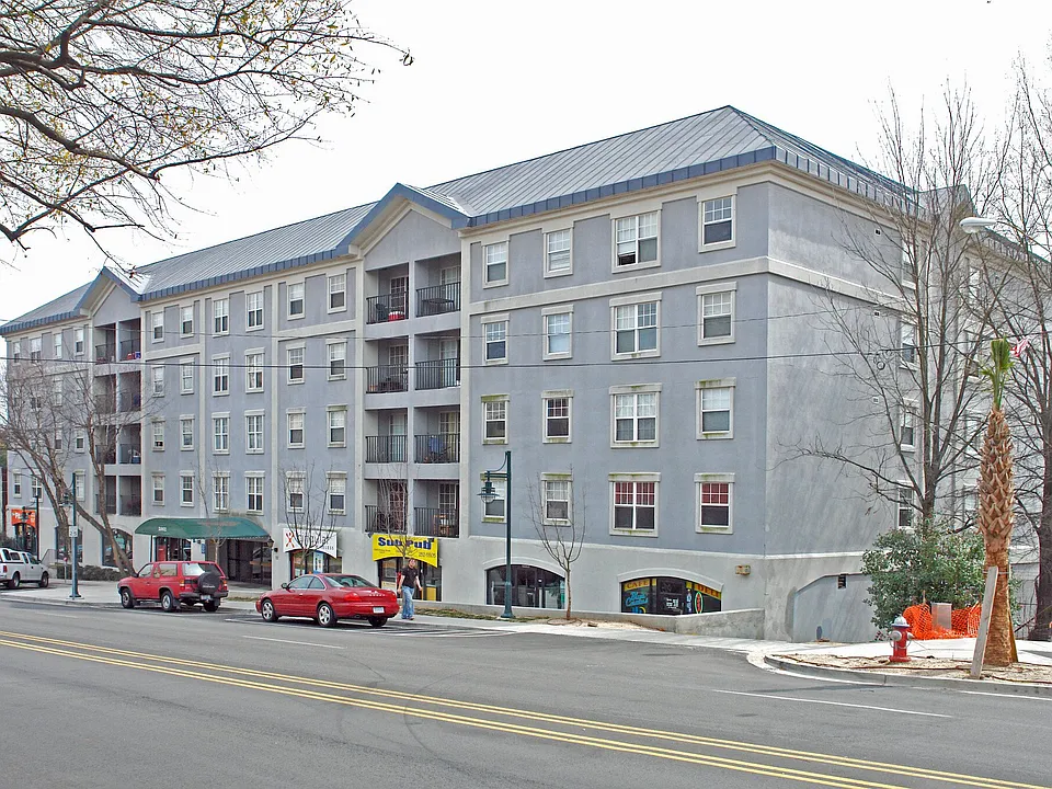 2002 Greene St #105