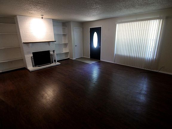 3rd image of 2423 N Graham Dr
