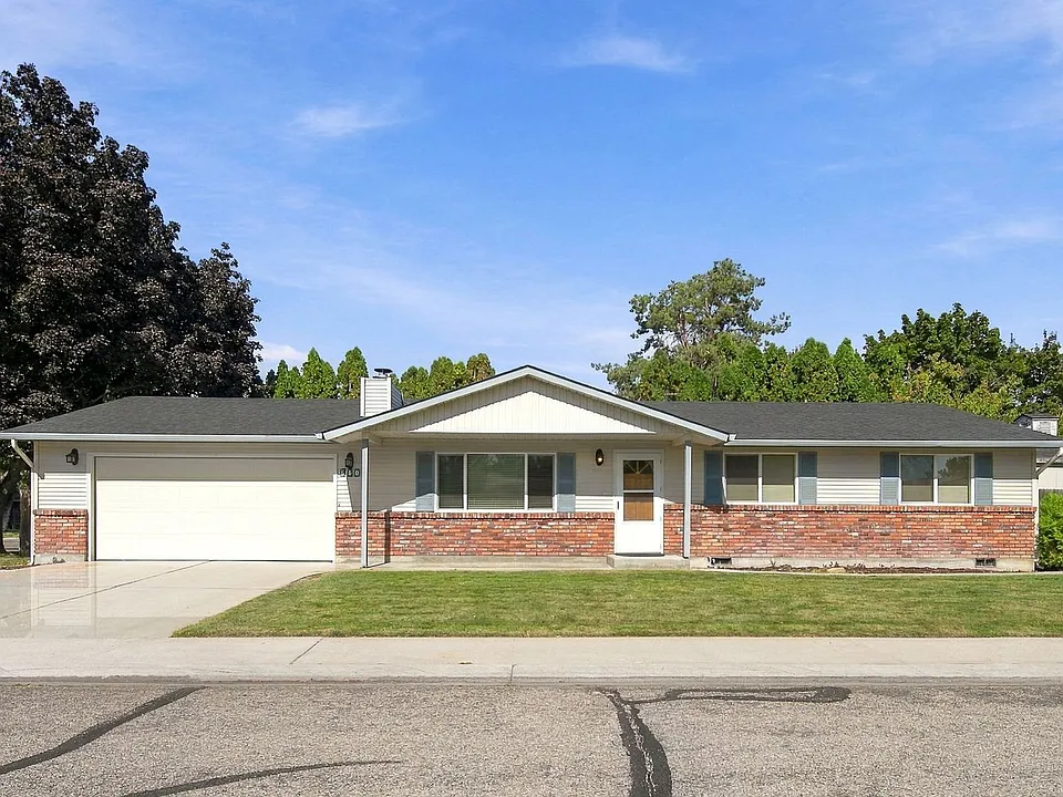 580 E Amanita St