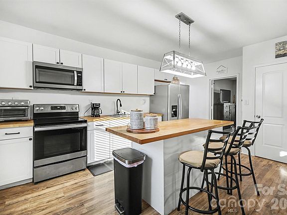 4th image of 918 8th St