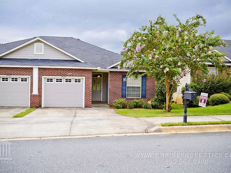 5600 Hampton Hill Cir — Photo 1