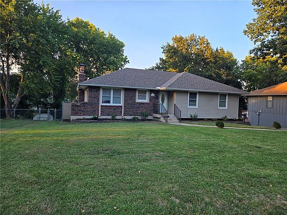 2nd image of 2309 NW London Dr