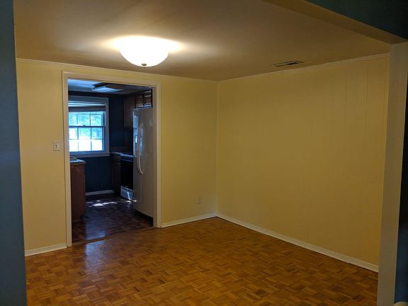 Dine Area (Near Kitchen)