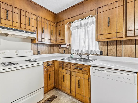 4th image of 714 Forest Ave NW