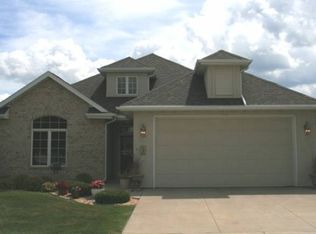 925 E Pondview Ct, Appleton, WI 54913