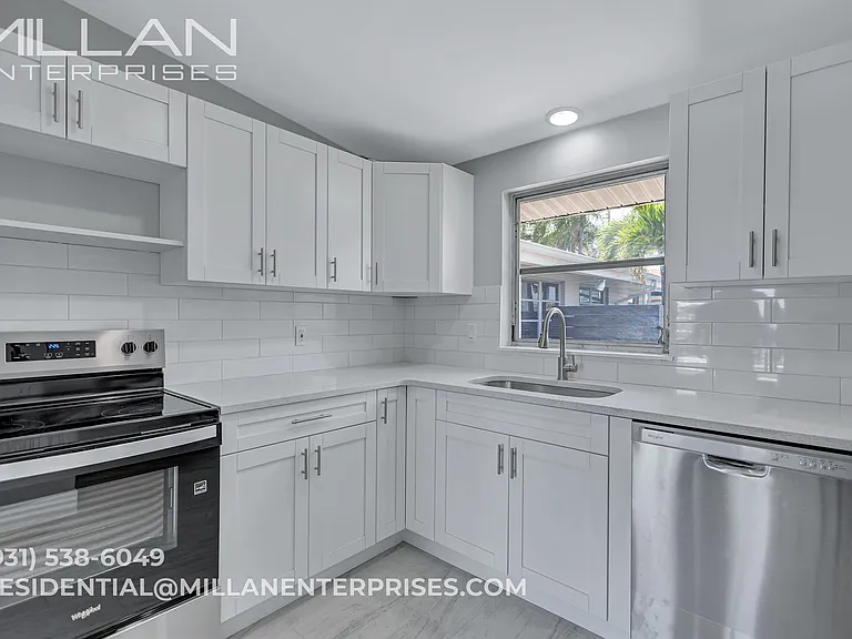 325 Capri Boulevard — Photo 44