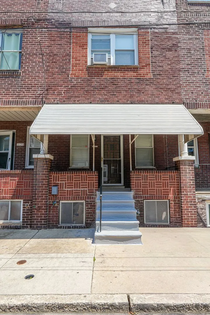Newly renovated 2 bedroom — Photo 2