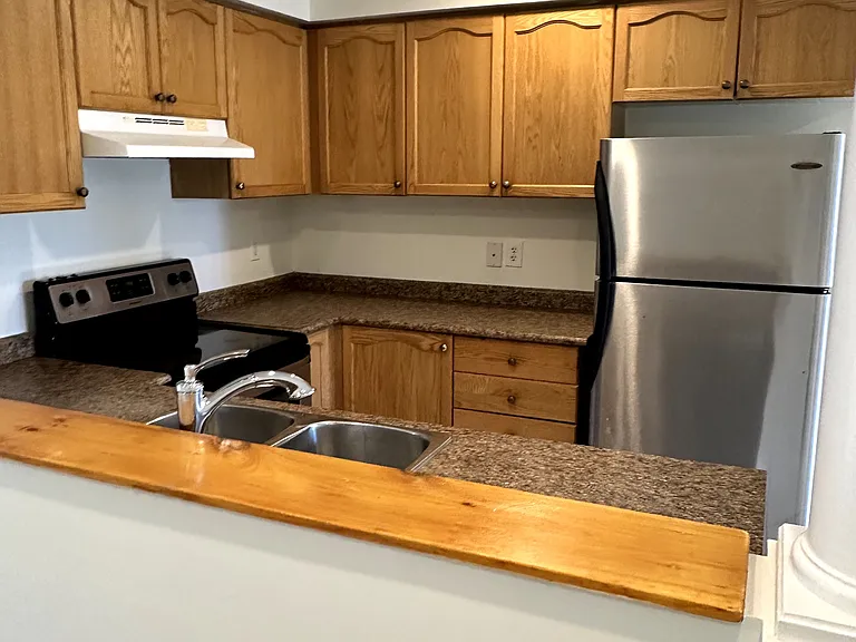 5535 Lawrence Ave E — Photo 5