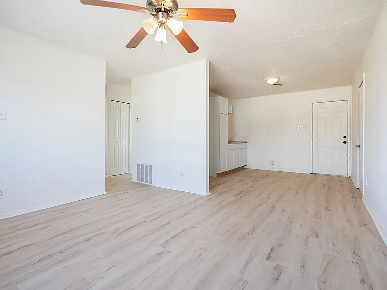 40 Saint Justin Dr — Photo 4