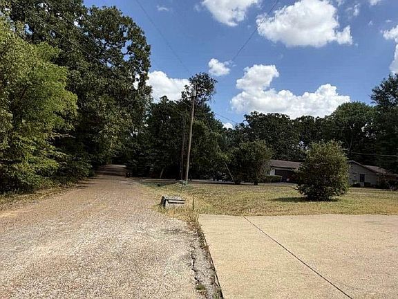 5th image of 765 Maplewood St