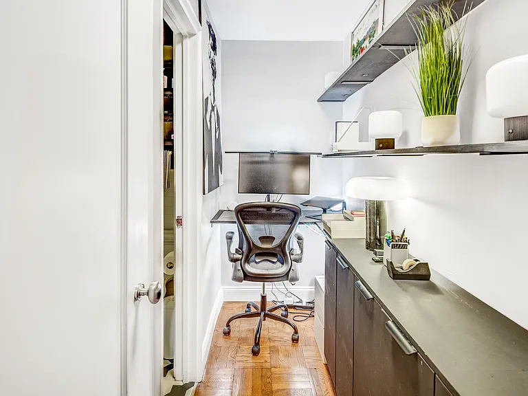 310 Lexington Ave #4H — Photo 9