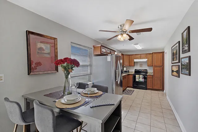 410 Lorine St — Photo 2