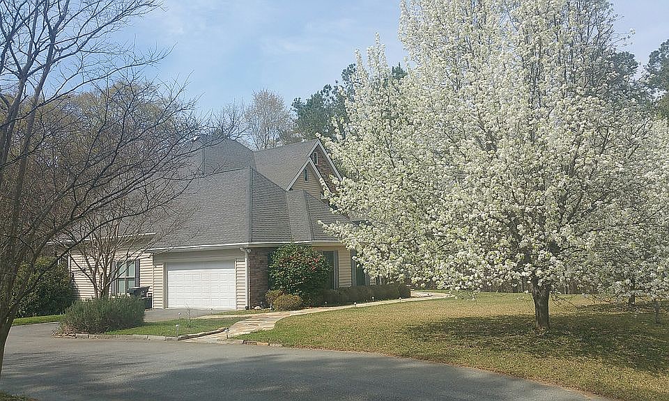 2nd image of 176 Commodore Dr