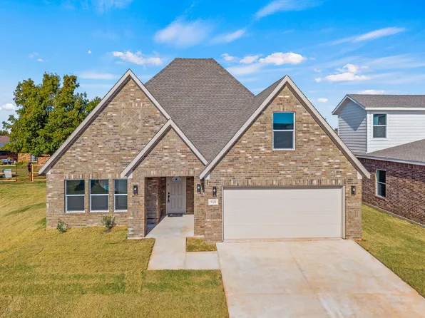 810 Chateau Ct, Kingfisher, OK 73750