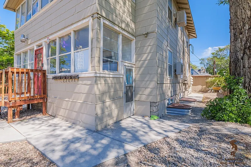 2 bed, 1.0 bath, $1,475 — Photo 2