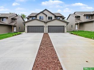 7118 79th Ct, Omaha, NE 68122