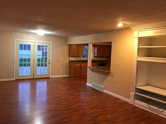 2nd image of 3245 Beachwood Dr