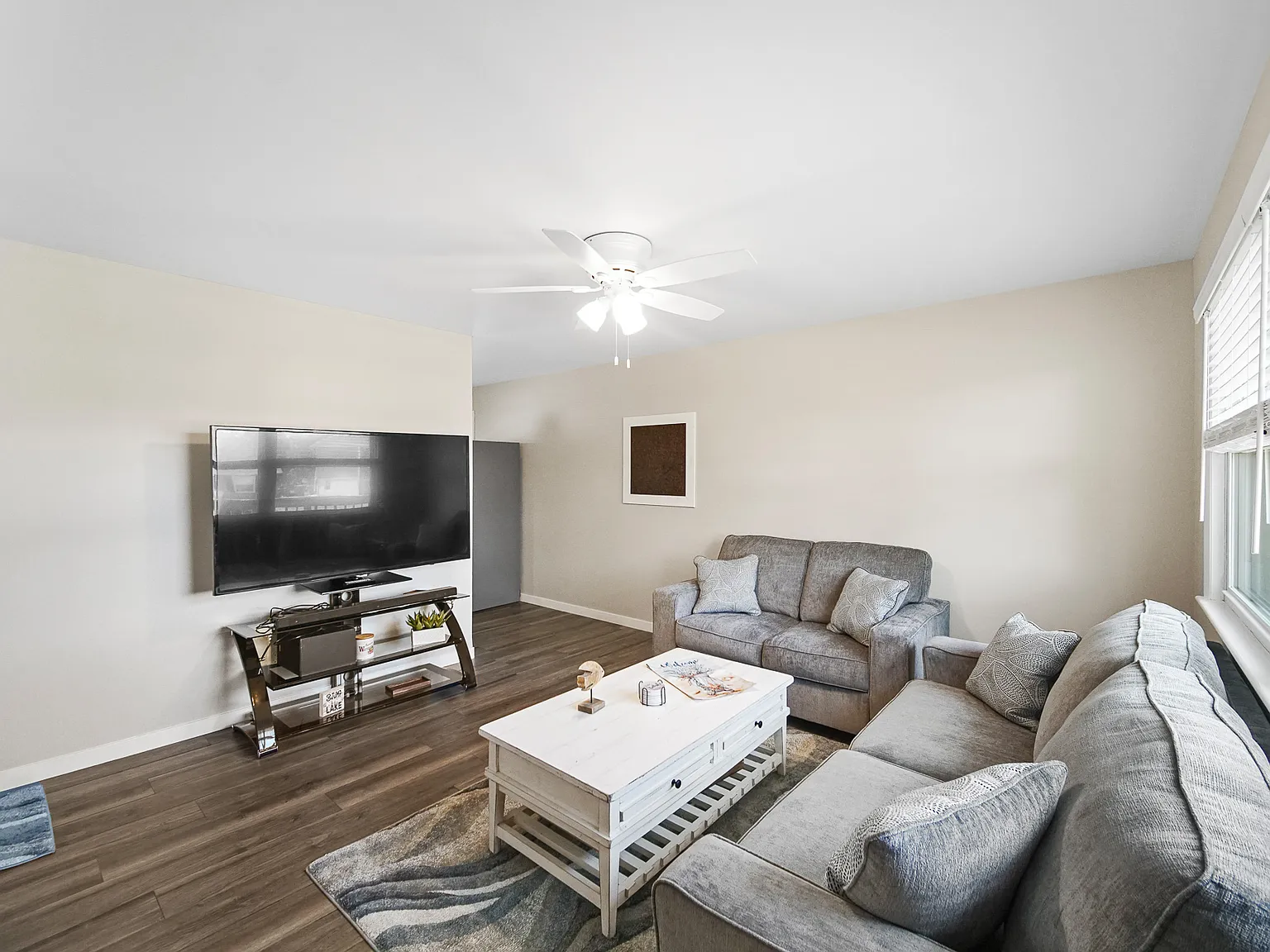 3 bed, $3,870 — Photo 1