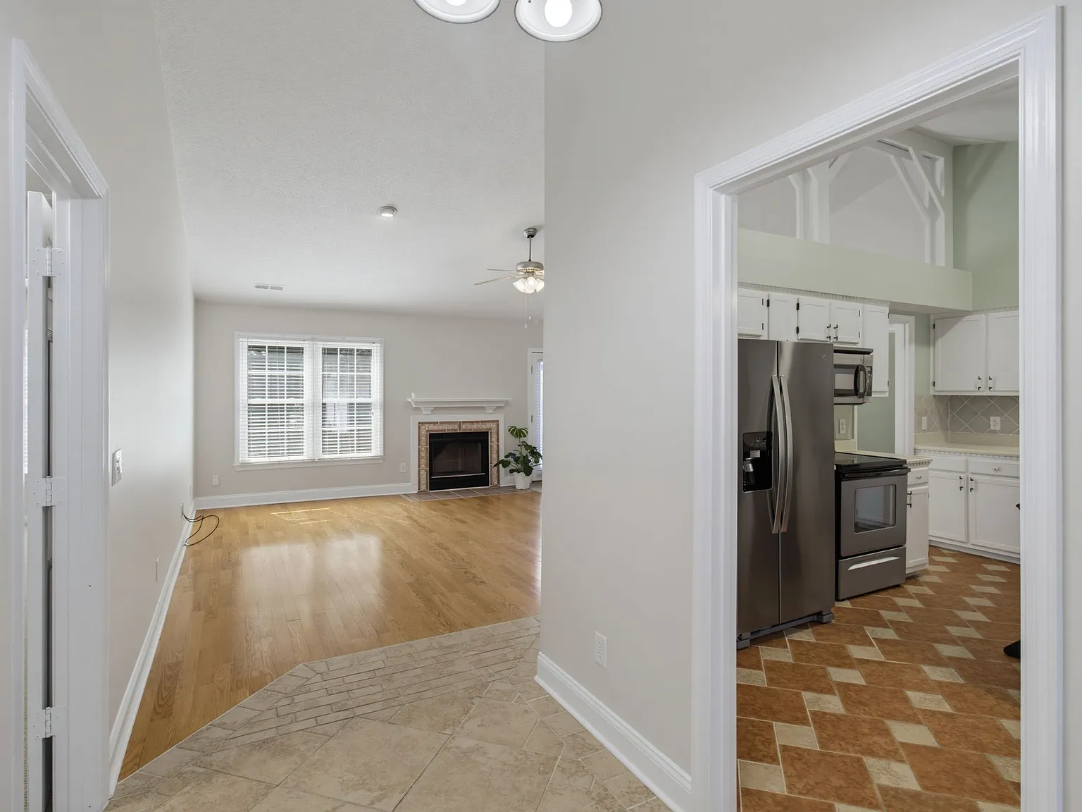 3 bed, 1611 sqft, $2,200 — Photo 3