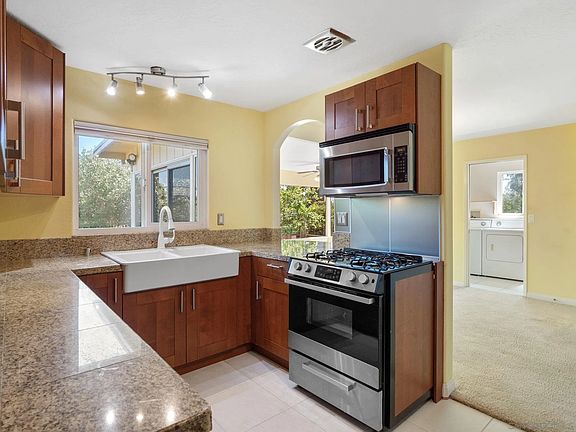 5th image of 900 La Fiesta Way