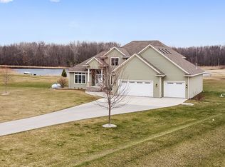 1033 Norfield Rd, Suamico, WI 54173