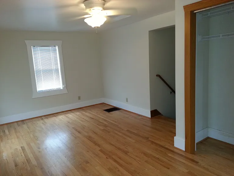 224 1/2 S Linn St — Photo 7
