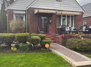 13748 226th St, Springfield Gardens, NY 11413