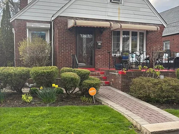 13748 226th St, Springfield Gardens, NY 11413