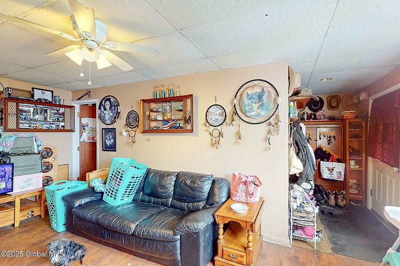 4th image of 1067 Cutler Street