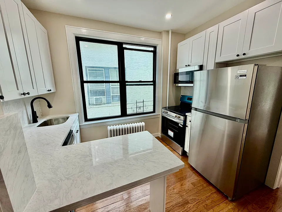 32-18 34th St #3W