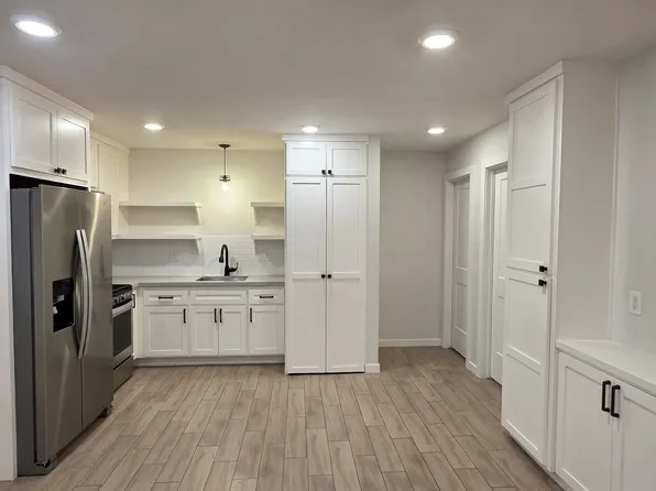 2554 27th St APT B, Sacramento, CA 95818