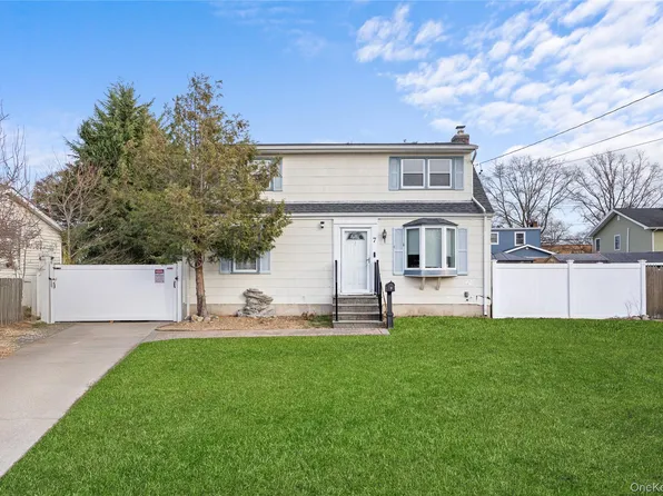 7 East Court, Bethpage, NY 11714