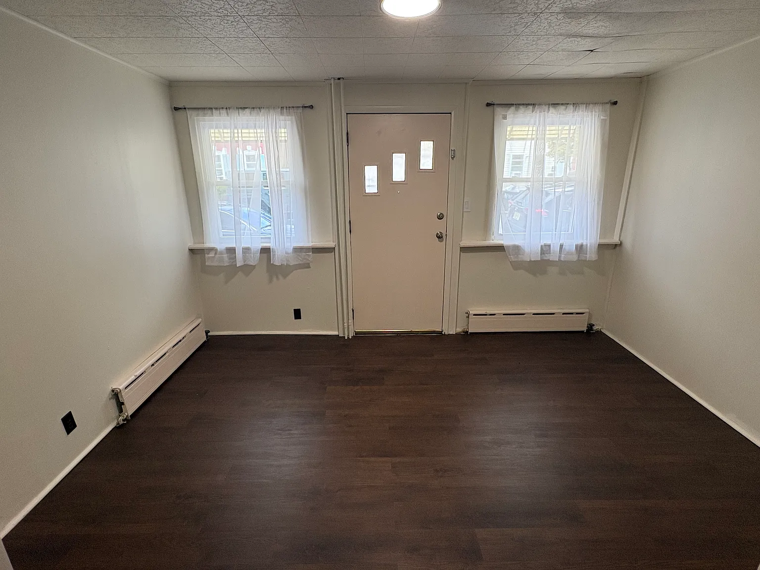 3 bed, 1.5 bath, $2,200 — Photo 2