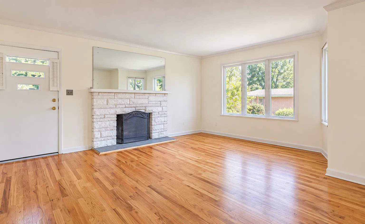 3 bed, 1080 sqft, $1,850 — Photo 2