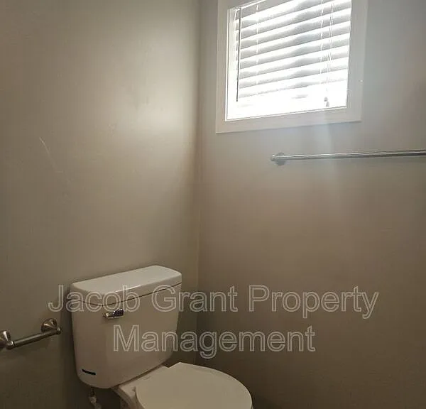 2825 N Sunlight Dr — Photo 12